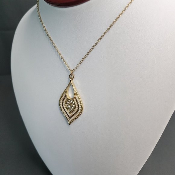 Charming Charlie Womens Gold Tone Leaf Shape Drop Pendant Fashion Necklace 18 in - Picture 4 of 9